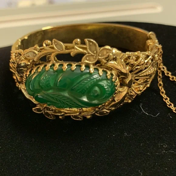 Whiting & Davis Vintage GoldTone Bracelet w/Green Gemstone with a Rose carved in - Picture 15 of 15